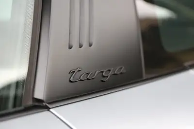 Porsche 911 Targa 4 GTS PDK — Chef-d'œuvre cabriolet, 450 ch et garantie Approved — Miniatura 8