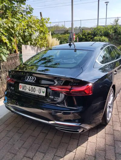 Audi A5 Sportback 45 TFSI S-line — Élégance sportive et technologie hybride — arrière