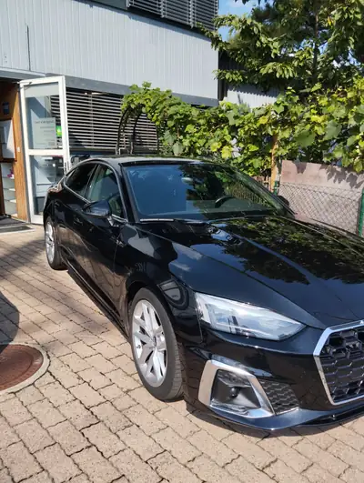 Audi A5 Sportback 45 TFSI S-line — Élégance sportive et technologie hybride — côté