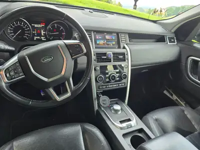 Land Rover Discovery Sport 2.0 TD4 SE — SUV 7 places robuste, sans accident, 111'994 km — tableau de bord