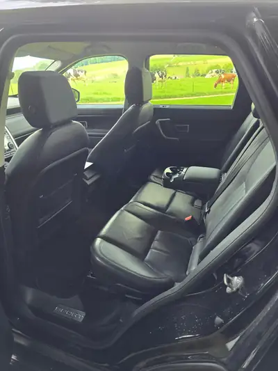 Land Rover Discovery Sport 2.0 TD4 SE — SUV 7 places robuste, sans accident, 111'994 km — Miniature 8
