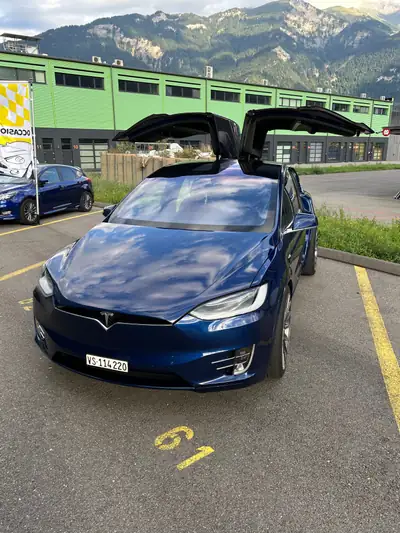 Tesla Model X 100D Performance — SUV électrique 6 places, 772 ch, freins et pneus neufs — vista posteriore