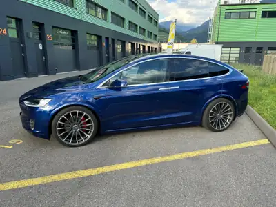 Tesla Model X 100D Performance — SUV électrique 6 places, 772 ch, freins et pneus neufs — vista esterna
