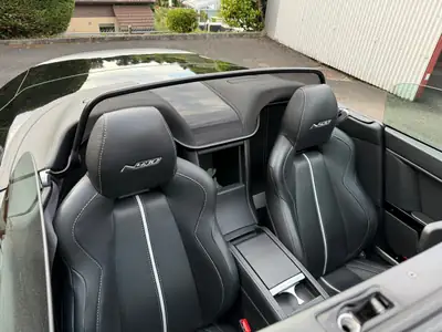 Aston Martin V8 Vantage N430 Sportshift — Cabriolet légendaire, 437 ch de pure performance — intérieur