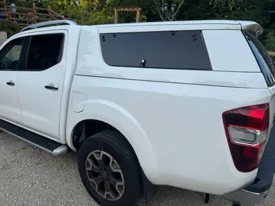 Renault Alaskan Doppel Cabine Twin Turbo dCi 190 4WD — Pickup robuste, 150'000 km, sans sinistre — fianco