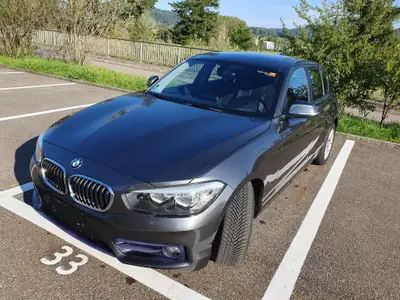 BMW 118i Sport Line Steptronic — Berline compacte sportive, entretien impeccable — côté