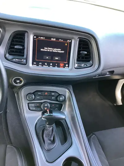 Dodge Challenger SXT 3.6 — Muscle-car américain, 309 ch et design intemporel — Miniature 7