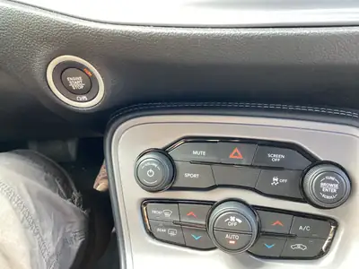 Dodge Challenger SXT 3.6 — Muscle-car américain, 309 ch et design intemporel — Miniature 27