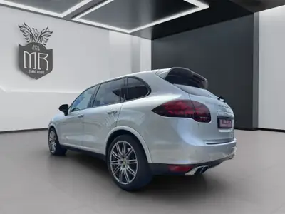 Porsche Cayenne Turbo 2012 — SUV sportif 500 ch, sans sinistre — detail