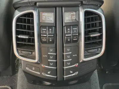 Porsche Cayenne Turbo 2012 — SUV sportif 500 ch, sans sinistre — Thumbnail 24