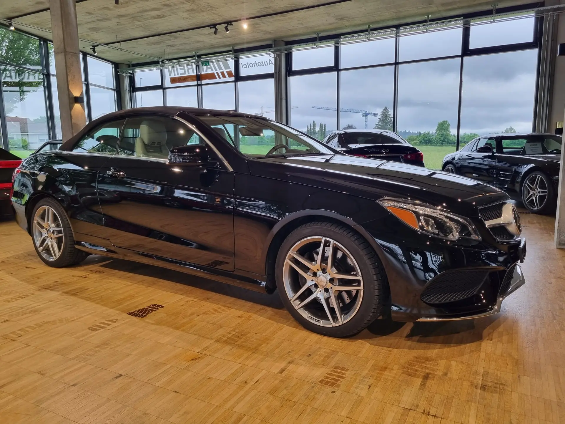Mercedes-Benz E 500 Cabriolet — V8 408 ch, élégance décapotable premium — Außenansicht