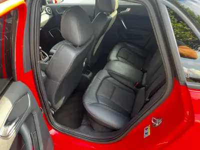 Audi S1 Sportback 2.0 TFSI — Compacte sportive quattro 230 ch, rouge éclatante — Innenraum