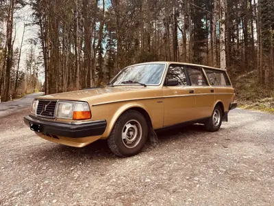 Volvo 240 2.3 GL — L'incontournable break suédois des années 80 — Seitenansicht