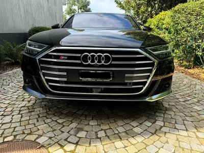 Audi S8 — Berline de prestige 571 ch, entretien Audi certifié, 35 000 km seulement — Heckansicht