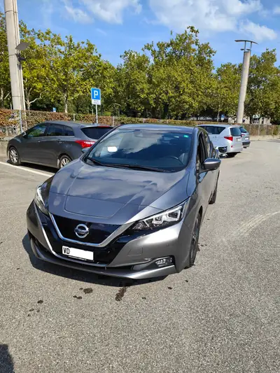 Nissan Leaf Tekna — Électrique zéro émission, 31 500 km seulement — vista esterna
