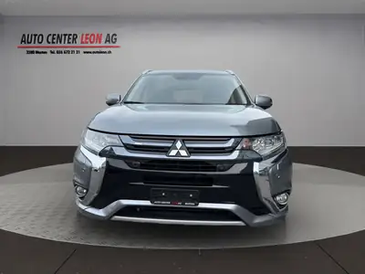 Mitsubishi Outlander 2.0 PHEV Diamond — SUV hybride rechargeable 4×4, toit panoramique — exterior view