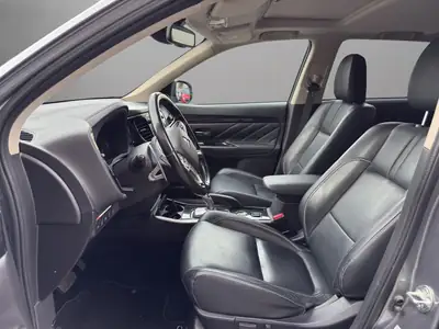 Mitsubishi Outlander 2.0 PHEV Diamond — SUV hybride rechargeable 4×4, toit panoramique — Thumbnail 9