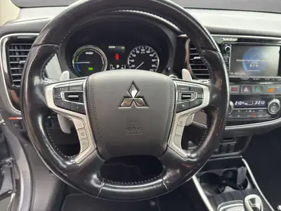 Mitsubishi Outlander 2.0 PHEV Diamond — SUV hybride rechargeable 4×4, toit panoramique — Thumbnail 10
