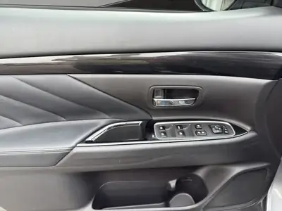 Mitsubishi Outlander 2.0 PHEV Diamond — SUV hybride rechargeable 4×4, toit panoramique — Thumbnail 12