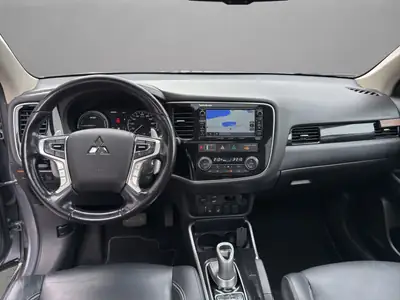 Mitsubishi Outlander 2.0 PHEV Diamond — SUV hybride rechargeable 4×4, toit panoramique — Thumbnail 14