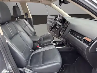 Mitsubishi Outlander 2.0 PHEV Diamond — SUV hybride rechargeable 4×4, toit panoramique — Thumbnail 17