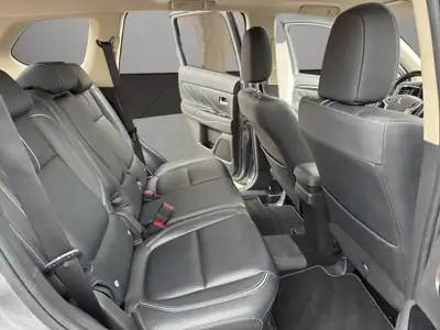 Mitsubishi Outlander 2.0 PHEV Diamond — SUV hybride rechargeable 4×4, toit panoramique — Thumbnail 18