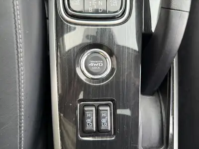 Mitsubishi Outlander 2.0 PHEV Diamond — SUV hybride rechargeable 4×4, toit panoramique — Thumbnail 24