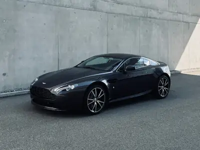 Aston Martin V8 Vantage N420 — Sportivité britannique en édition limitée, 13 500 km — intérieur