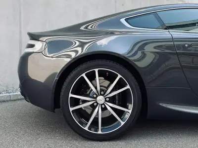 Aston Martin V8 Vantage N420 — Sportivité britannique en édition limitée, 13 500 km — détail