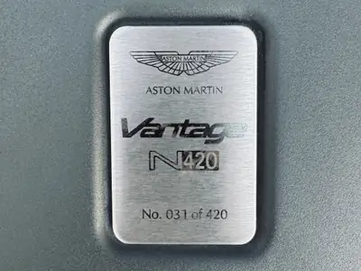 Aston Martin V8 Vantage N420 — Sportivité britannique en édition limitée, 13 500 km — Miniature 7