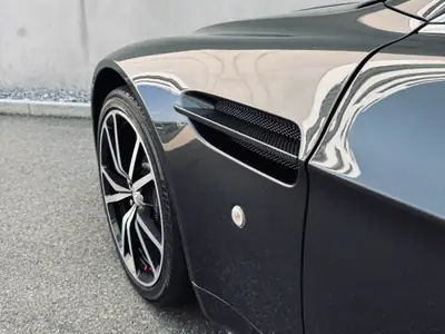 Aston Martin V8 Vantage N420 — Sportivité britannique en édition limitée, 13 500 km — Miniature 12