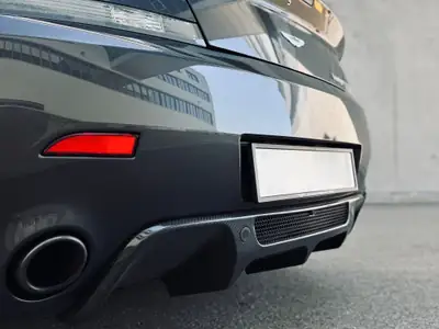 Aston Martin V8 Vantage N420 — Sportivité britannique en édition limitée, 13 500 km — Miniature 14