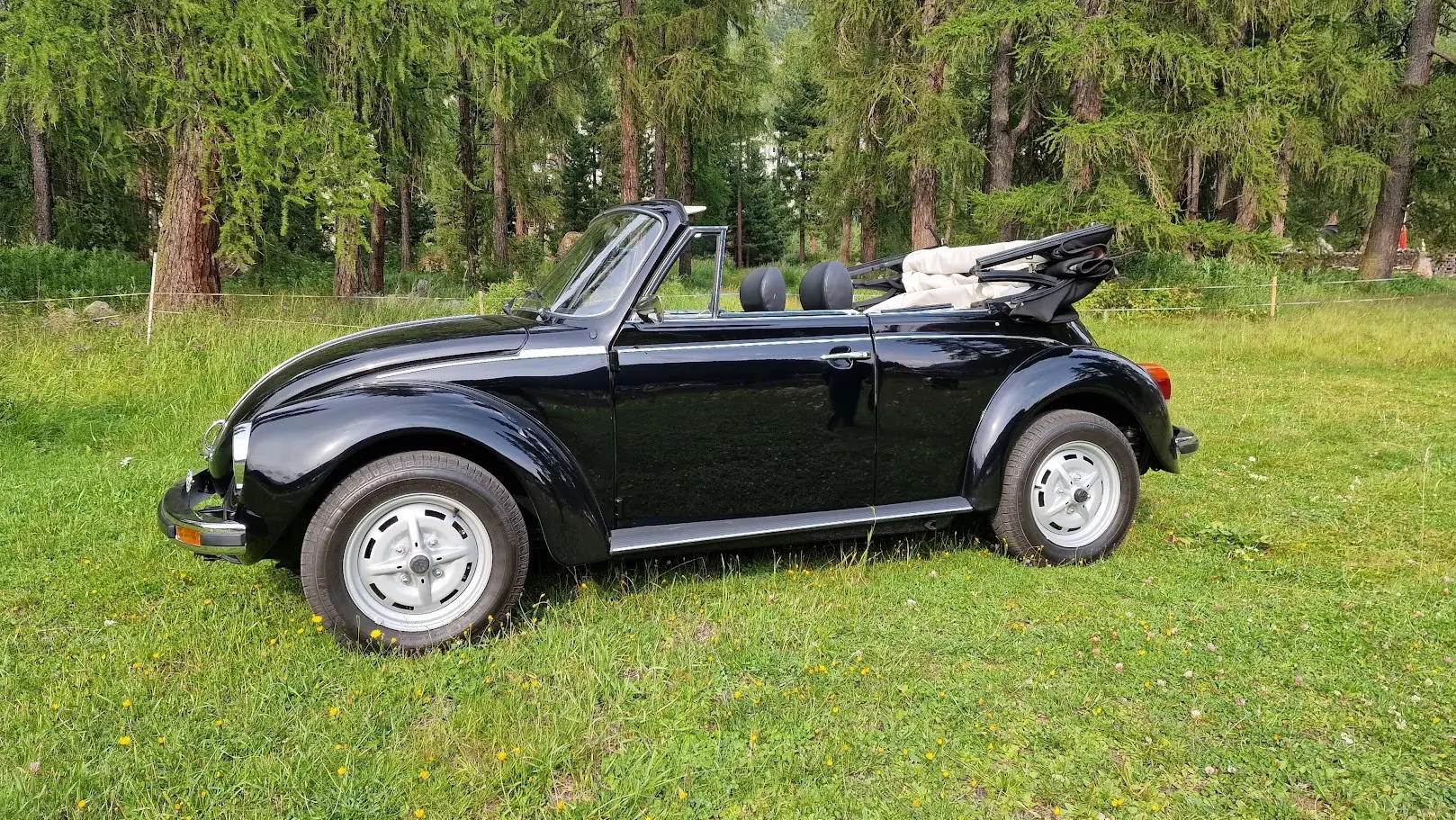 VW Käfer Cabriolet 1303 LS 1600 — L'icône décapotable des années 70, histoire automobile garantie