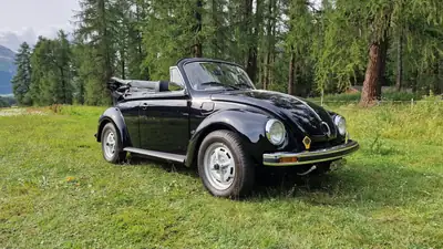 VW Käfer Cabriolet 1303 LS 1600 — L'icône décapotable des années 70, histoire automobile garantie — cruscotto