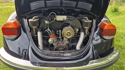 VW Käfer Cabriolet 1303 LS 1600 — L'icône décapotable des années 70, histoire automobile garantie — interni
