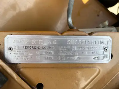 Opel Rekord 2000 Coupé 1976 — Classique élégant, moteur robust, kilométrage modéré — detail