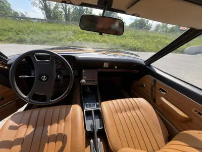 Opel Rekord 2000 Coupé 1976 — Classique élégant, moteur robust, kilométrage modéré — interior