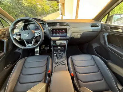 VW Tiguan 2.0TSI R-Line 4Motion — SUV performant, 23 500 km seulement — intérieur
