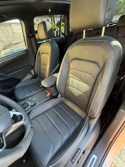 VW Tiguan 2.0TSI R-Line 4Motion — SUV performant, 23 500 km seulement — tableau de bord