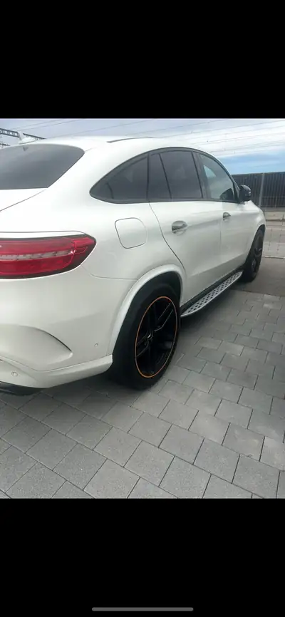 Mercedes-Benz GLE 43 AMG Coupé — SUV prestige 390 ch, design exclusif OrangeArt — rear view