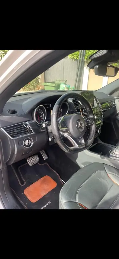 Mercedes-Benz GLE 43 AMG Coupé — SUV prestige 390 ch, design exclusif OrangeArt — detail