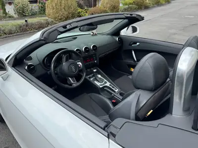 Audi TT Roadster 2.0 TFSI Quattro — Cabriolet sportif 200 ch, 54'000 km seulement — dettaglio