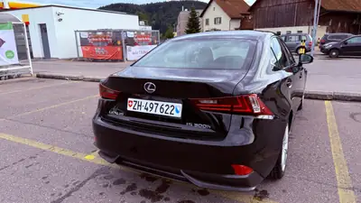 Lexus IS 300h Automatic — Berline hybride élégante, 160000 km, consommation exemplaire — rear view