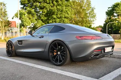 Mercedes-AMG GT Speedshift DCT — Coupé sportif 462 ch, service AMG certifié — fianco