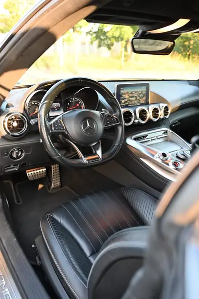 Mercedes-AMG GT Speedshift DCT — Coupé sportif 462 ch, service AMG certifié — interni