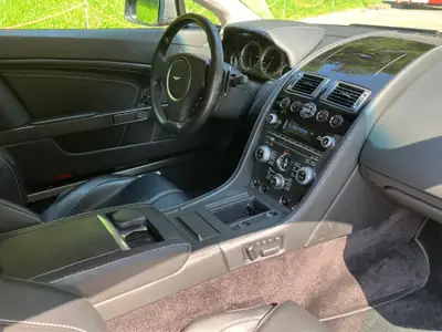 Aston Martin V8 Vantage 4.7 Sportshift II — Coupé sport britannique, 55'000 km seulement — Armaturenbrett