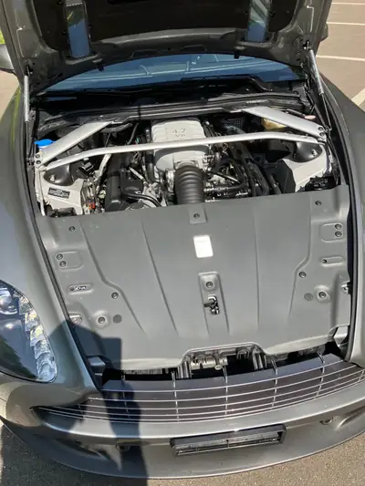 Aston Martin V8 Vantage 4.7 Sportshift II — Coupé sport britannique, 55'000 km seulement — Detail