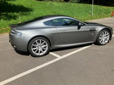 Aston Martin V8 Vantage 4.7 Sportshift II — Coupé sport britannique, 55'000 km seulement — Innenraum