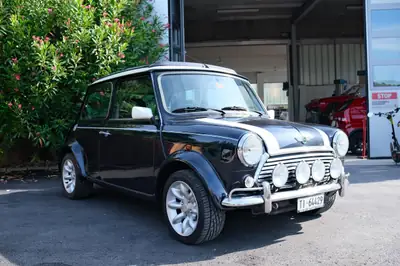 MINI Cooper 1.3i — Classique urbain des années 2000, toit ouvrant électrique — vista esterna