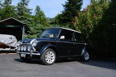 MINI Cooper 1.3i — Classique urbain des années 2000, toit ouvrant électrique — vista posteriore